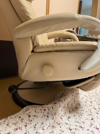 本革　カリモク限定商品　ホワイト 1人掛けソファ 本革 カリモク限定商品 ホワイト 1人掛けソファ カリモク本革1人用