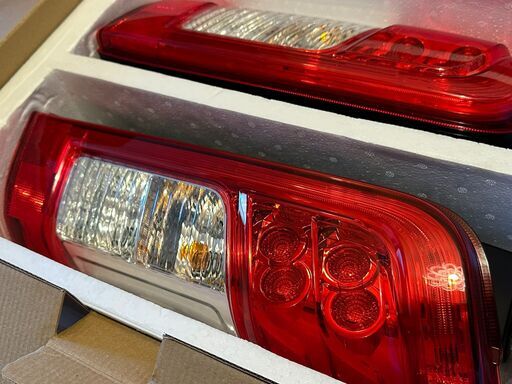 キャラバンnv350 テールライト 左右セット NISSAN (日産) 純正部品