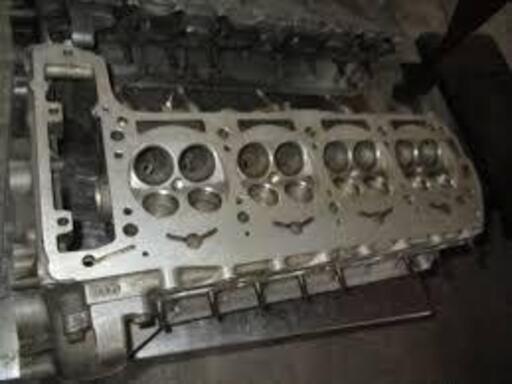 パーツ MB-190E-16Vコスワースエンジン.リペアー済みシリンダーヘツト販売