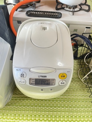 早い者勝ち！ほぼ新品 5.5合炊き炊飯器