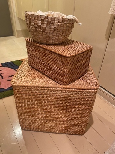 無印良品のカゴ２点とザラホームの小物入れ