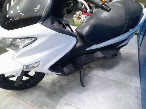 SUZUKI バーグマン200 白 格安提供車 半額配送キャンペーン ク