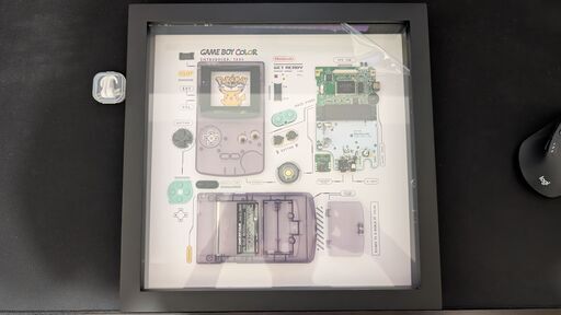 ゲームボーイカラーの標本アート フレーム付き分解済みゲームボーイ
