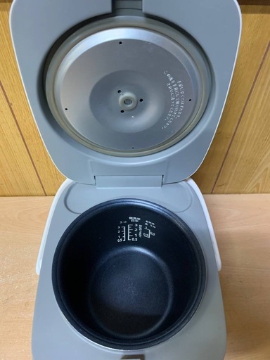 ☆ジモティ割あり☆ ZOUJIRUSHI 炊飯器 3合 22 動作確認