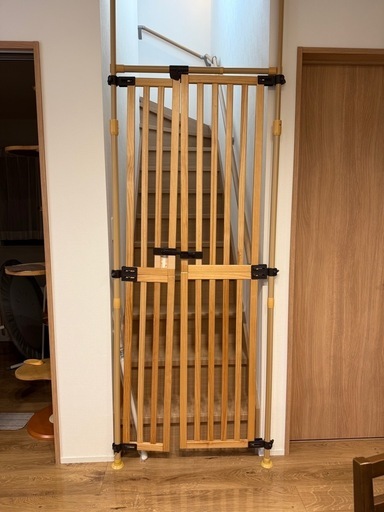 日本育児製突っ張りタイプの猫ゲート（脱走防止）