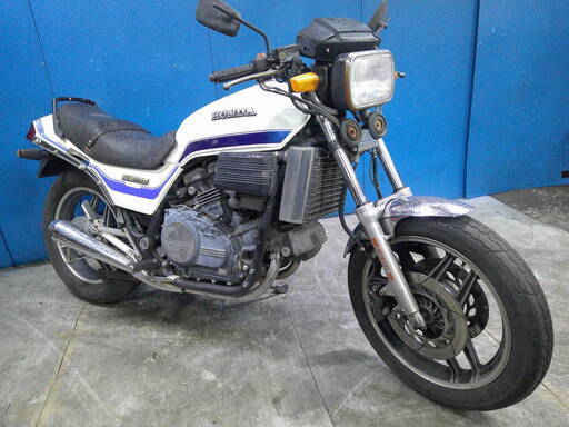 HONDA VF750セイバー 白/青 格安提供車 半額配送キャンペーン クランキング未確認 限定価格 現状渡し諸経費￥0- 横浜 P-Yard HONDA VF750セイバー 白/青 格安提供車 半額配送キャンペーン ク