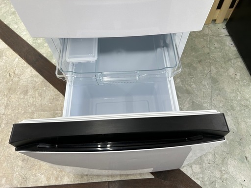 Hisense(ハイセンス)の130L 2ドア冷蔵庫 2017年製「HR-D1302」｜2019年
