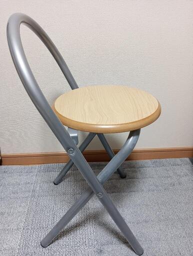 折りたたみ椅子２脚