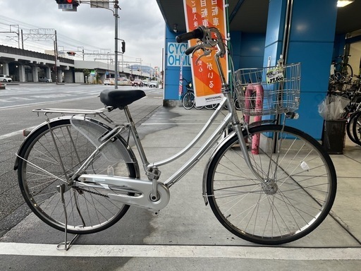 黒いシティサイクル 27インチ 前面バスケット付き、5段ギア、オートライト 27インチ5段ギヤ自転車 黒いシティサイクル 27インチ 前面バスケット