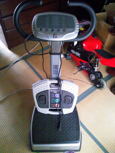 簡単乗ってボタンを押すだけ今なら足裏マッサージ機付きです