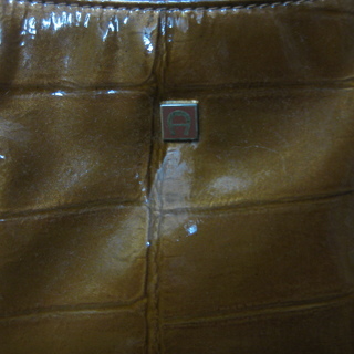 アイグナー　エナメルショルダーバッグ