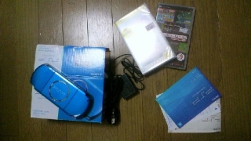 【未使用・新品】PSP3000とカセット2つ