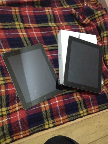 iPad 32Gb 第３世代Retina wifi (とiPad2付) 中古です