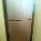 一人暮らし用冷蔵庫。問題なく使用できます♪