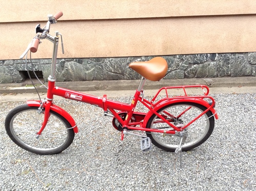 赤い自転車です。