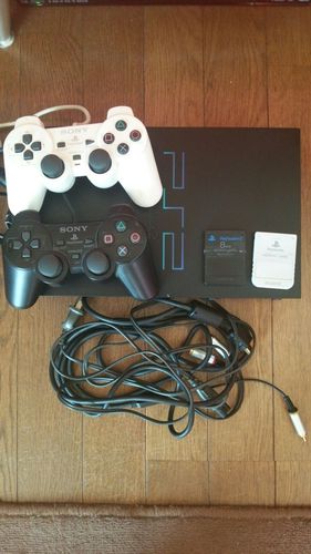 値段は相談に応じます!!PS2本体、コントローラ、メモリーカードなどすべて揃っていてすぐに使える状態です。ソフトも3つ付けます。