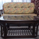 籐の椅子とテーブルセット