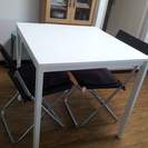 IKEAダイニングテーブルと椅子2脚のセット
