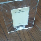 終了。WEDGWOODの写真たて等