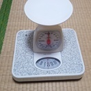 体重計（120kgまで）とTANITAキッチン計量器（2kgまで）