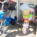 子供の自転車と三輪車