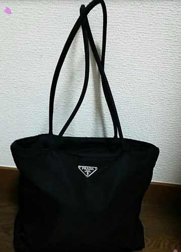 PRADAナイロントートバッグ