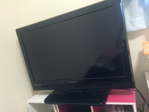 32型V型液晶テレビです。