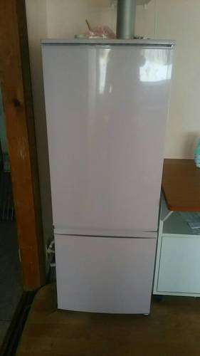 単身用の冷蔵庫2013年式ピンク